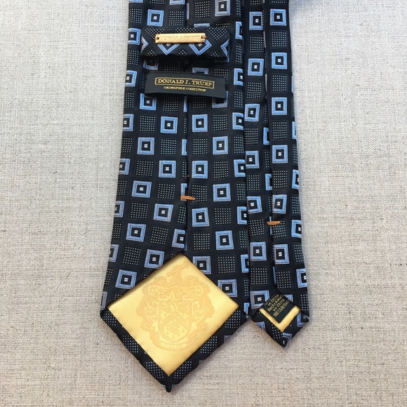 Donald Trump Grey Geometric Pattern Silk Tie - Picture 4 of 5